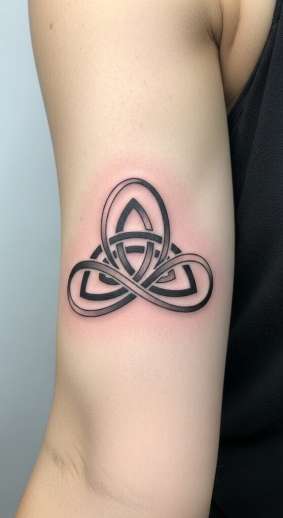 Trinity Knot with Infinity Flow